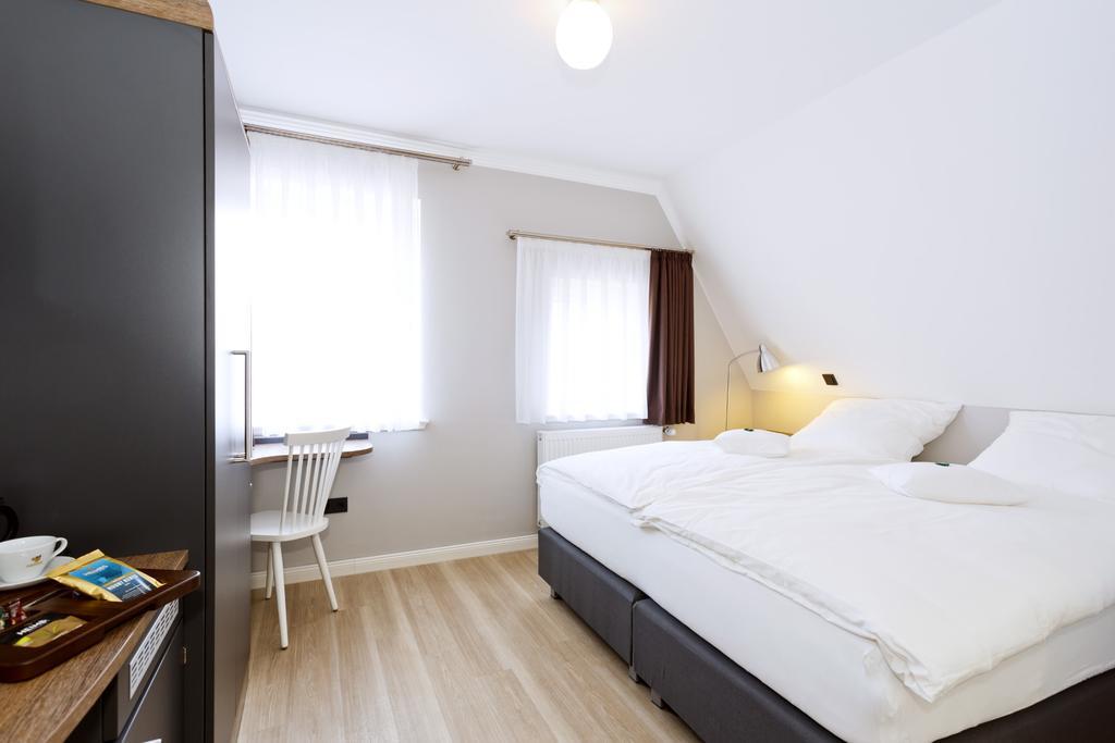 Logierhaus Rheintoreins Рийс Стая снимка
