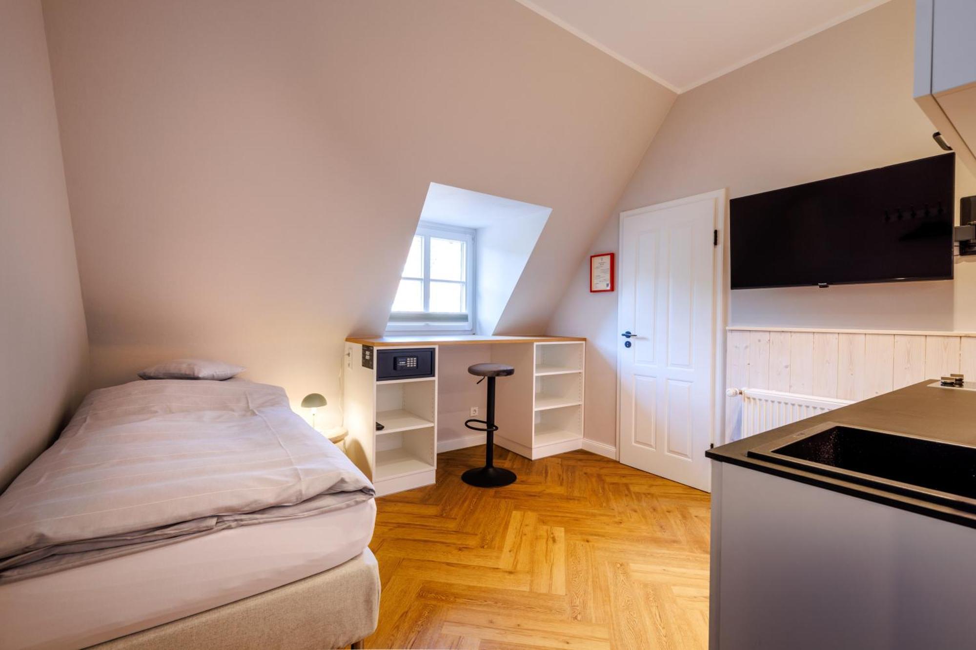 Logierhaus Rheintoreins Рийс Екстериор снимка