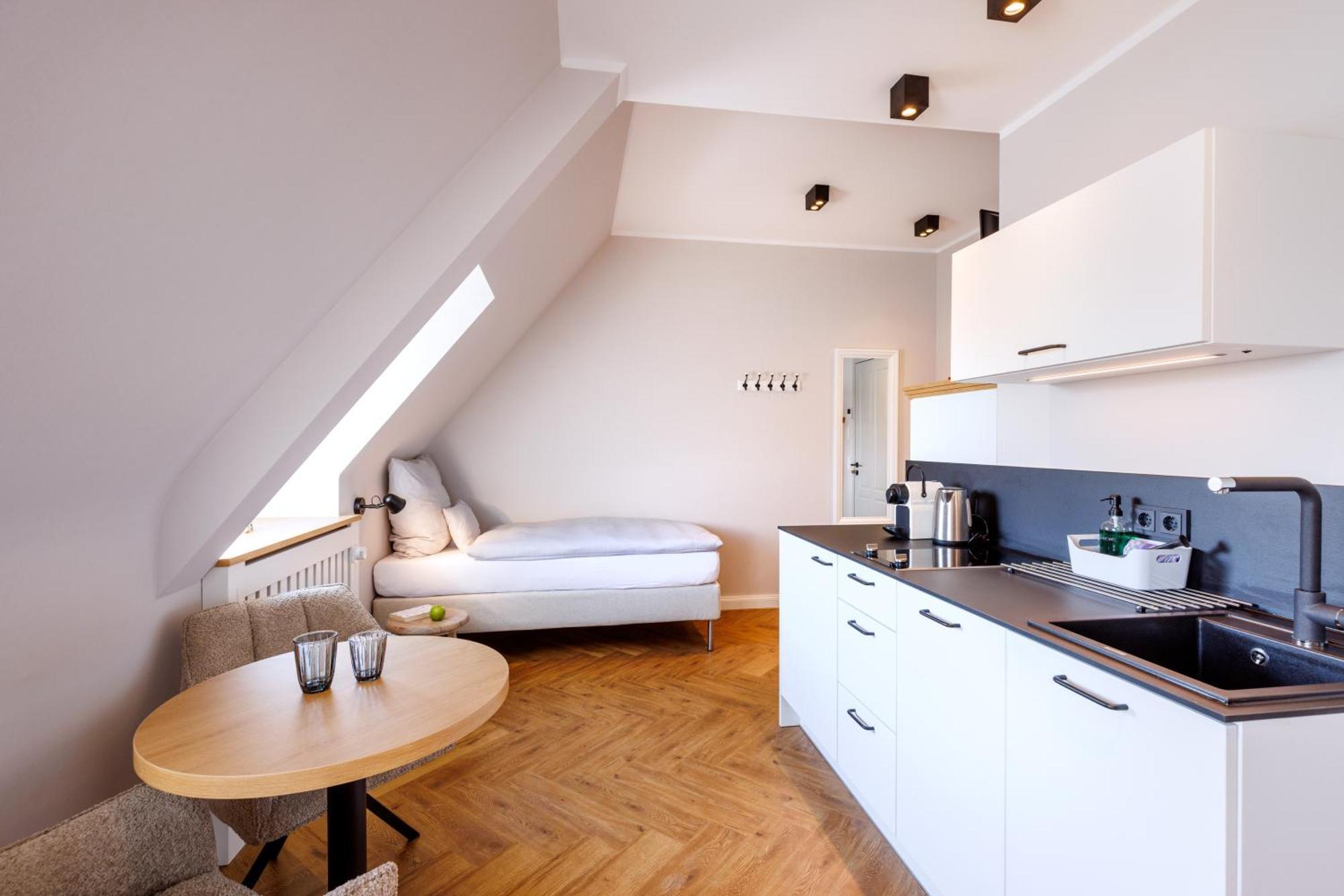 Logierhaus Rheintoreins Рийс Екстериор снимка