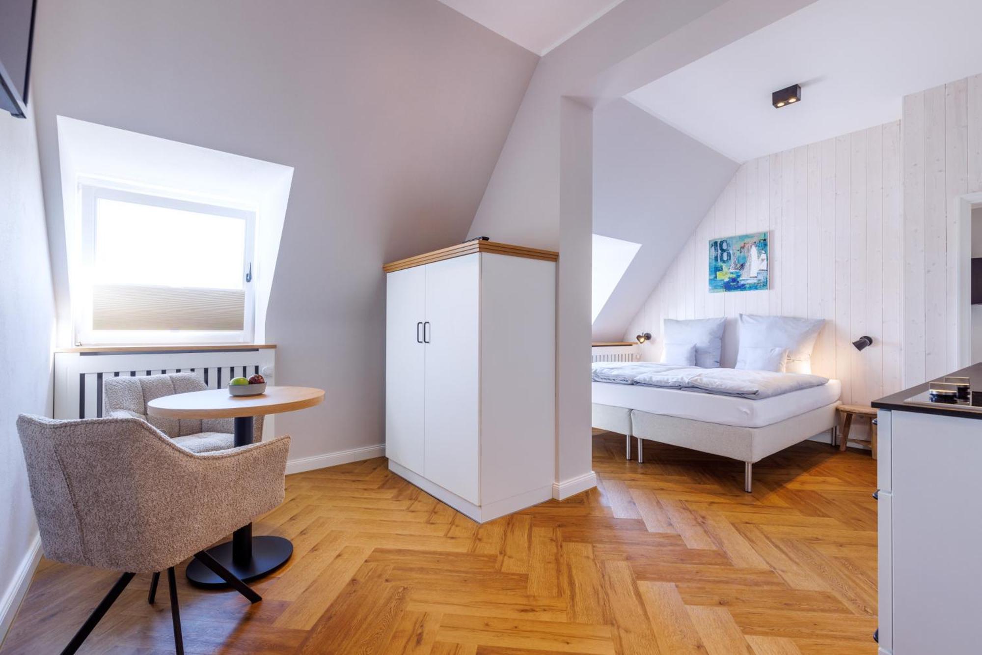 Logierhaus Rheintoreins Рийс Екстериор снимка