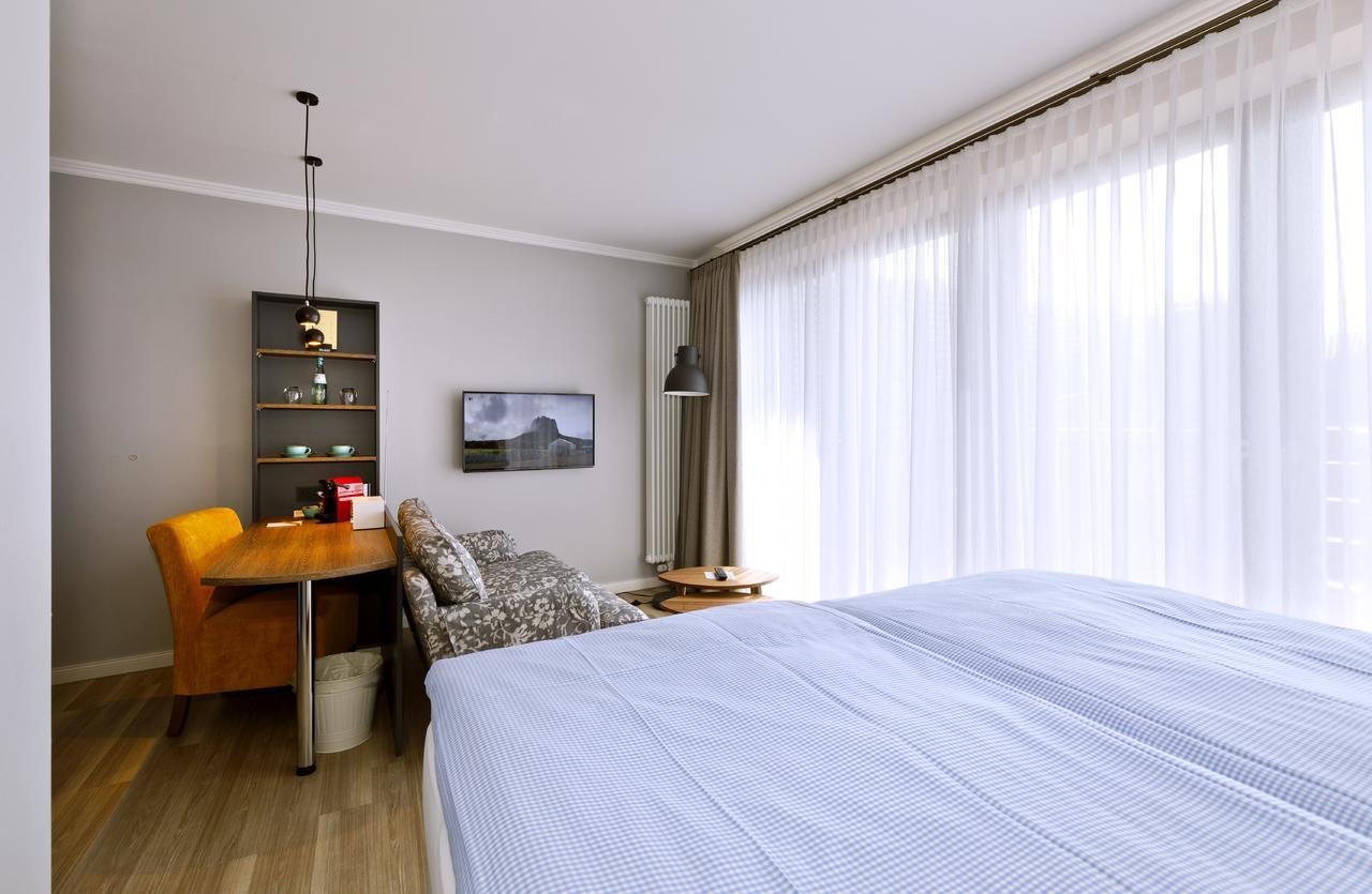 Logierhaus Rheintoreins Рийс Екстериор снимка